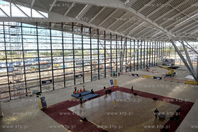 Uroczystosc zawieszenia wiechy nad nowo budowanym terminalem...