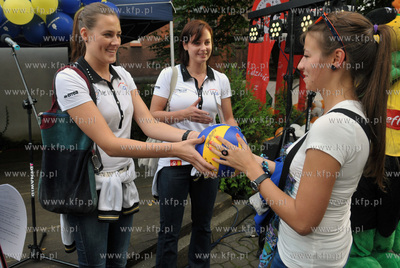 Festyn "Zeszyt dla ucznia" na terenie Gdanskiego Domu...