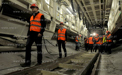 Zwiedzanie 400 m tunelu wierconego przez maszyne TBM...