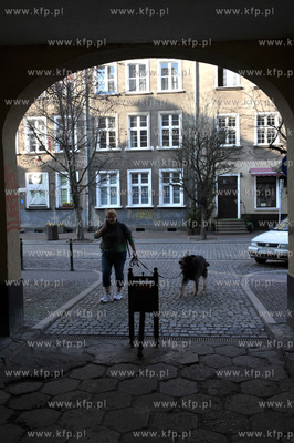 Gdansk.  Brama na ul. Sw. Ducha, pomiedzy Szewka, a...