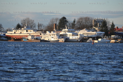 Gdański Klub Morski Ligi Obrony Kraju obok Martwej...