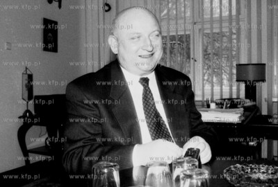 Jozef Oleksy w swoim gabinecie w siedzibie SDRP w Warszawia....