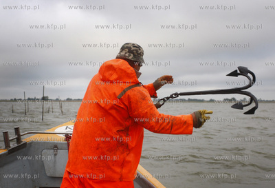 Zalew Wislany. Rybacy z Katow Rybackich Henryk Derkowski...