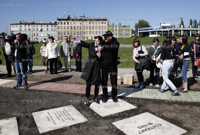 Gdansk. Plac Solidarnosci. Gra plenerowa SEGMENT, czyli...
