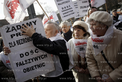 Gdansk. Urzad Wojewodzki.  Emeryci i rencisci protestowali...