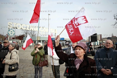 Gdańsk. Manifestacja w obronie TV TRWAM i RADIA MARYJA....