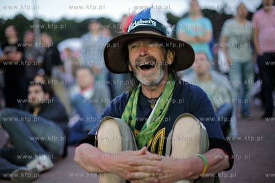 Gdansk. Mistrzostwa Europy w Pilce Noznej. Kibice ogladaja...