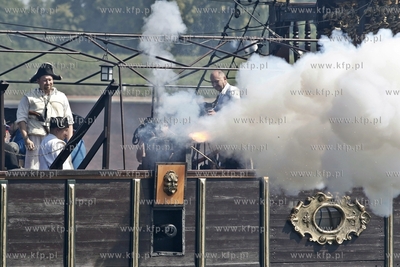 Inscenizacja bitwy morskiej w okolicy Twierdzy Wisloujscie....