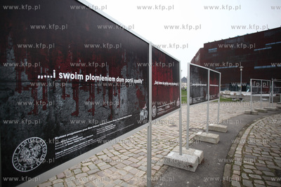 Gdansk. Plac Solidarnosci. Wystawa poswiecona wydarzeniom...