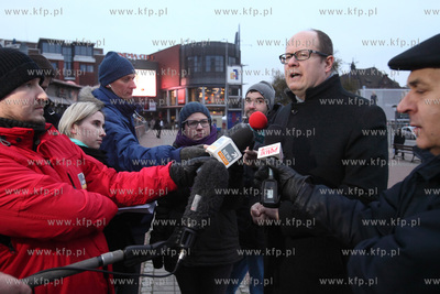 Briefing prasowy, na ktorym kandydat na prezydenta
Gdanska...