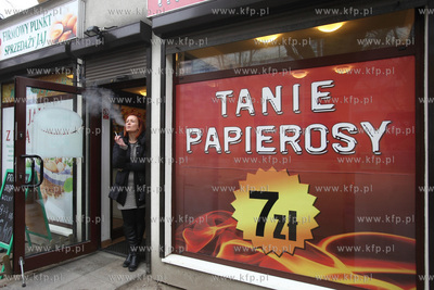 Sklep z tanimi papierosami w Gdansku.
04.12.2014
fot....