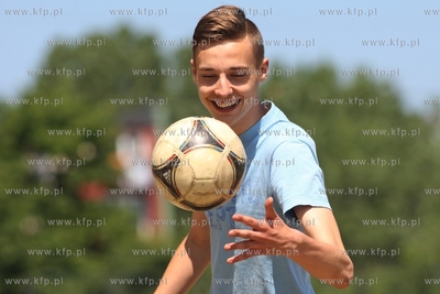 Gdansk Zaspa. Pilkarski turniej dzikich druzyn Do przerwy...