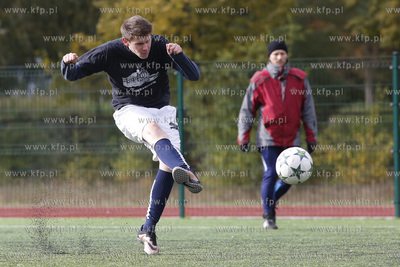 Gdansk Zaspa. Pilkarski turniej dzikich druzyn Do przerwy...