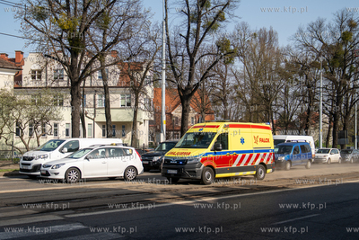 Skrzyżowanie al. Zwycięstwa z ul. Hallera przy Operze...
