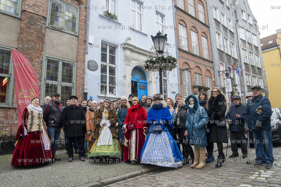 Odsłonięcie tablicy poświęconejrzeźbiarzowi  prof....