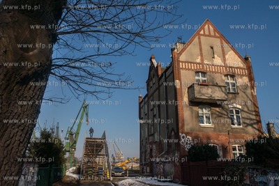 Gdańsk. Kładka przy przystanku SKM Gdańsk Stocznia....