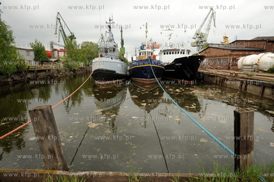 Stocznia Gdanska w niedziele. n/z statki H-3, Rudokop...