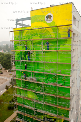 Gdansk. Zaspa. Pilotow 10. Demontaz rusztowania i odsloniecie...