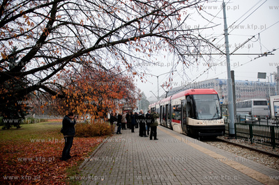 Gdansk. Przystanek tramwajowy przy ul. Dlugie Ogrody....