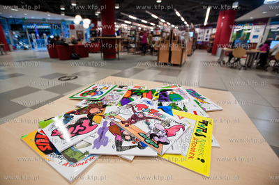 Gdansk. Biblioteka Manhattan w CH Manhattan. Kolekcja...