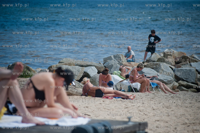 Gdynia. Niedzelne, sloneczne popoludnie na plazy w...