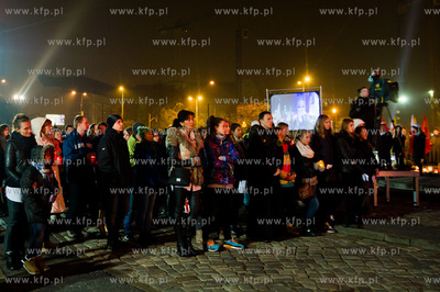 Gdansk. Plac Solidarnosci. Swieto Zmarlych. Litania...