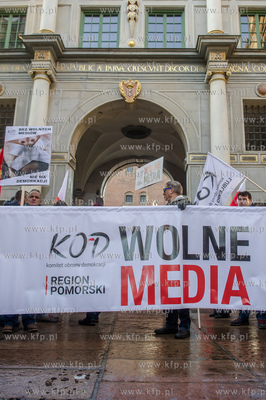 Gdansk. Manifestacja w obronie Wolnych Mediow zorganizowana...