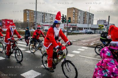 Gdansk. Mikolaje na rowerach jada dla Wielkiej Orkiestry...