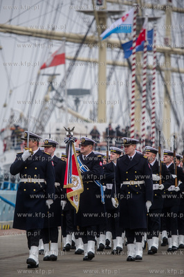 Gdynia. Nabrzeże Pomorskie. Uroczysta przysięga wojskowa...