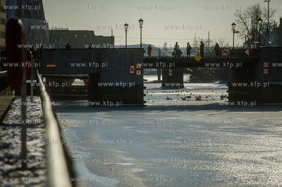 Gdańsk. Mroźny, słoneczny, zimowy dzień. Minusowe...