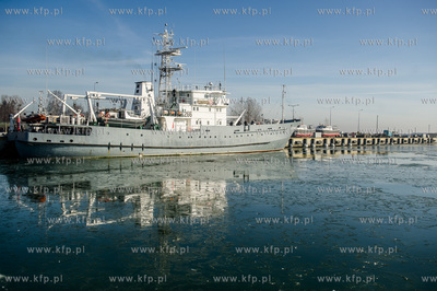 Port Wojenny w Gdyni Oksywiu. ORP Arctowski z grupą...