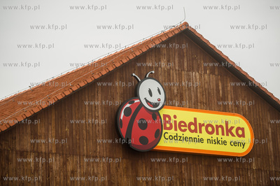 Pszczółki. Sklep Biedronka znajdujący się w odremontowanej...