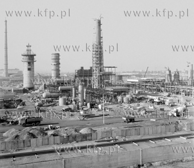 Budowa Rafinerii Gdanskiej. 18.03.1975 2luty75_z.kosycarz_p18...
