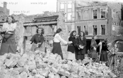 Odgruzowywanie Gdanska ze zniszczen wojennych. 1946...