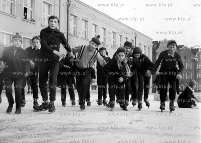 Lodowisko przy szkole podstawowej nr 37 w Gdańsku....