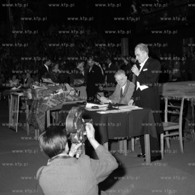 Jury konkursu tańca towarzyskiego. (lata60)
1965
0005248z
Fot....