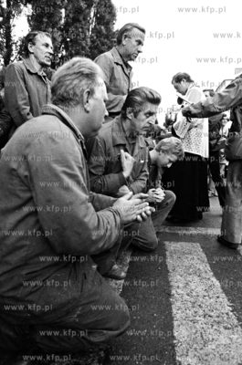 Strajk w Stoczni Gdanskiej im. Lenina Nz. stoczniowcy...
