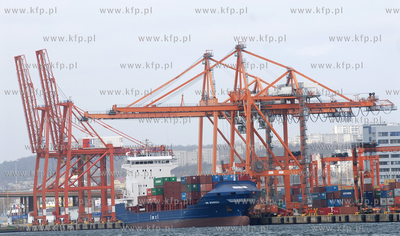 Stocznia Gdynia SA. n/z Kontenerowiec WMS Groningen...