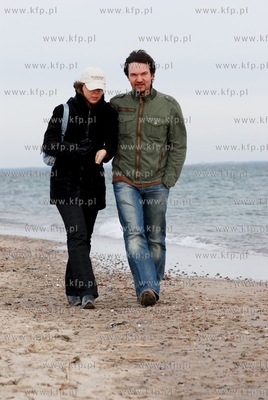 Marcin Firlej z zona Anna na spacerze w Rewie.
03.02.2008
fot....