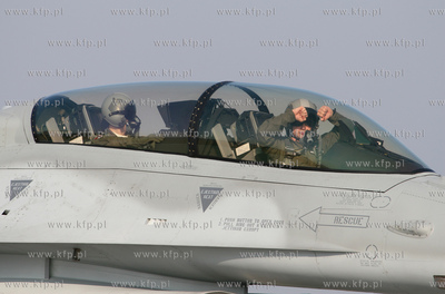 Poznan , Krzesiny 31 Baza Lotnicza Nz. Pilot F-16 ***...
