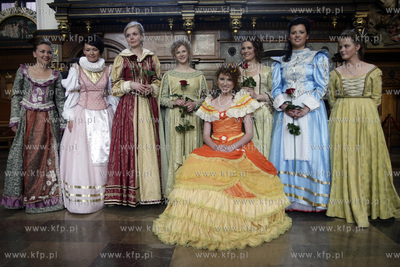 Dwor Artus w Gdansku. Casting na Panienke z Okienka...