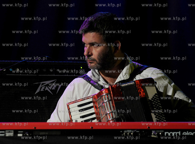 Teatr Muzyczny w Gdyni. Koncert zespo3u Raz Dwa Trzy...