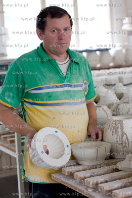 Chmielno. Zaklad Ceramiczny Genius. 16.09.2009 fot....