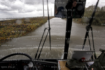 Sztormowa pogoda w Gdansku. Nz zawiana ul. kpt.W. Poinica...
