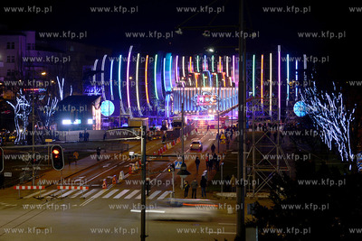 Gdynia - Skwer Kosciuszki. Dzien i noc trwaja prace...
