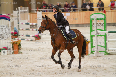 Pierwszy dzien Halowych Regionalnych Zawodow w Skokach...