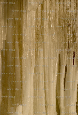 Gdynia Orlowo w zimowej szacie. Oblodzone filary orlowskiego...