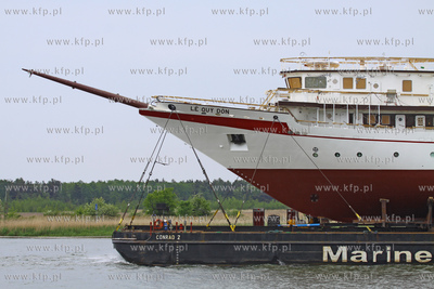 Transport kadluba do portu wewnetrzego w Gdansku szkolnego...