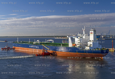 Irański supertankowiec M/T Atlantas wpływa do Naftoportu...