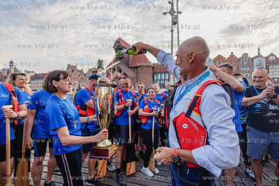 Gdańsk.  XIV Regaty Smoczych Łodzi na Motławie....